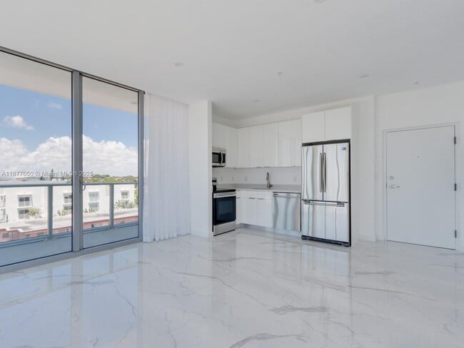 Building Photo - 8425 Crespi Blvd
