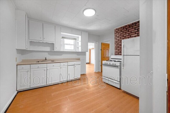 Building Photo - 82-84 6th Street - unit C