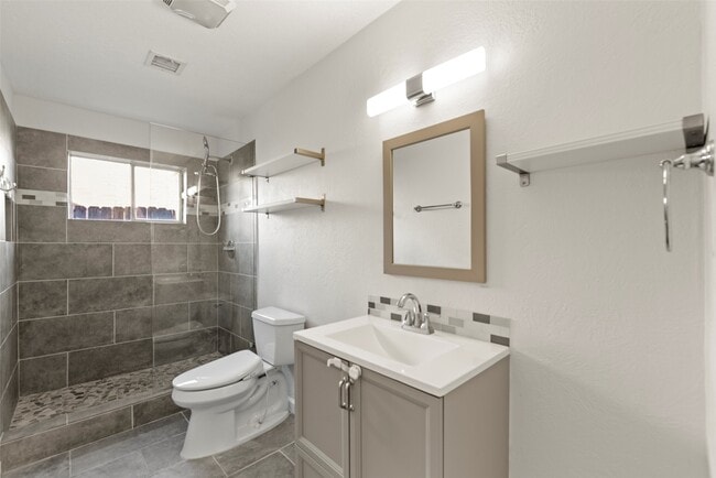 Building Photo - 8818 Edgemoor Dr