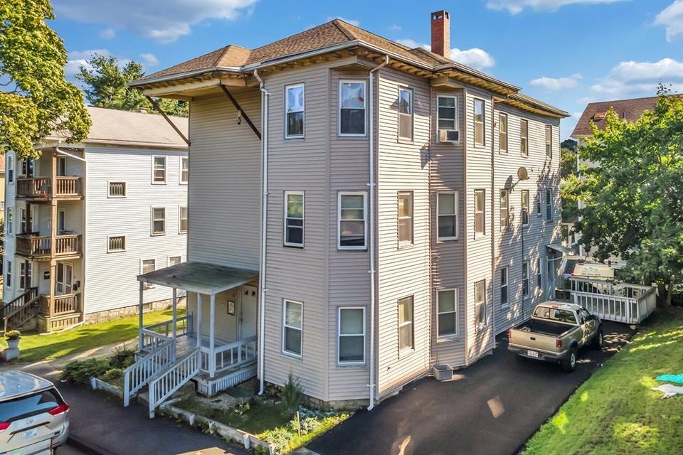 Primary Photo - 32 Ames St