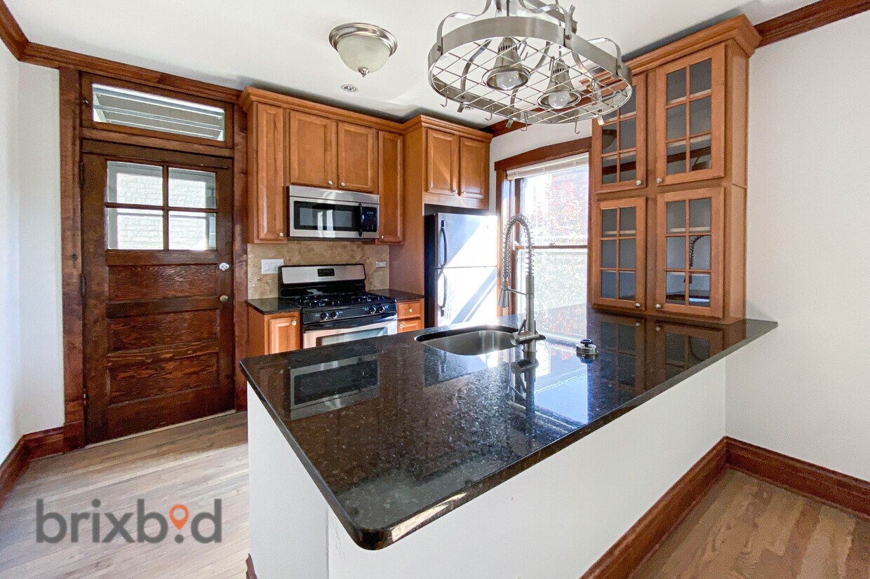 Foto principal - 1711 W Belle Plaine Ave