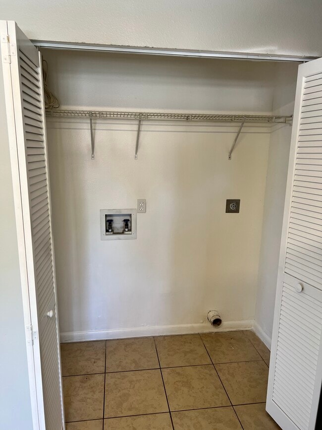 Building Photo - Lakeland Oregon Duplex