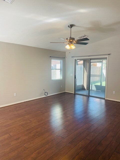 Building Photo - HOUSE FOR RENT