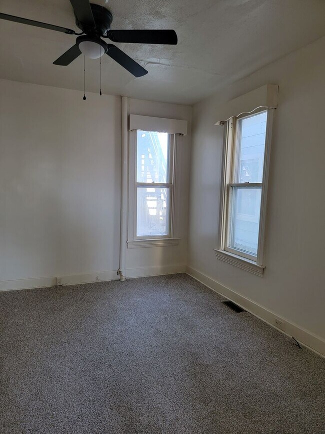 Building Photo - 502 N Highland Ave