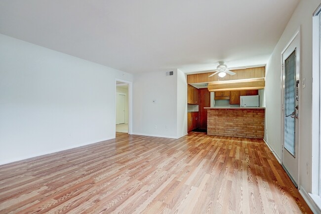 Foto del edificio - 3703 Roseland St