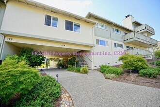 Building Photo - 175 Upper Via Casitas