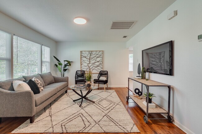 Foto del edificio - 3045 Olive Pl