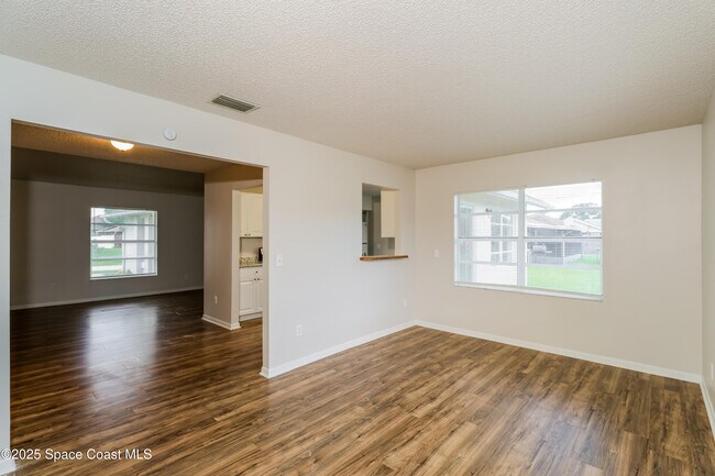 Building Photo - 822 7 Gables Cir SE