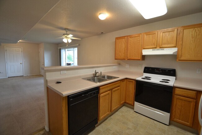 Foto del edificio - 2 Bedroom End Unit Townhome in D20!