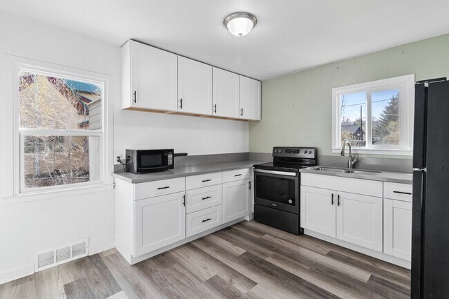 Building Photo - 129 W 100 S