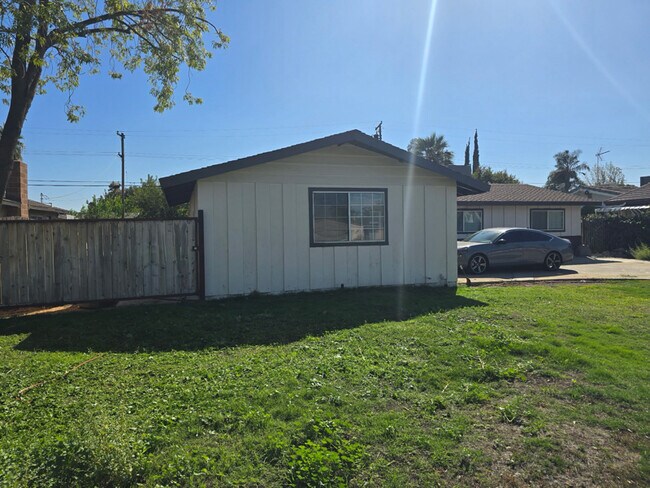 Building Photo - 3801 Bianchi Way