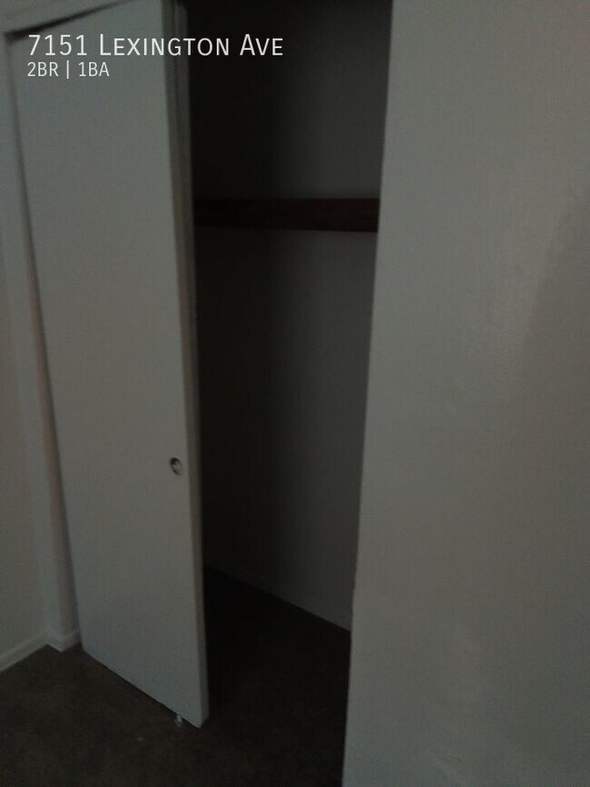 Building Photo - 2 Bedroom Apartment