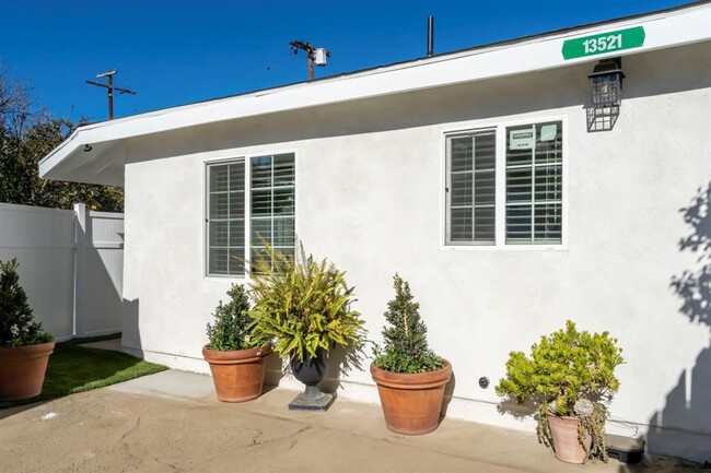 Building Photo - Beautifully remodeled 2 bedroom home