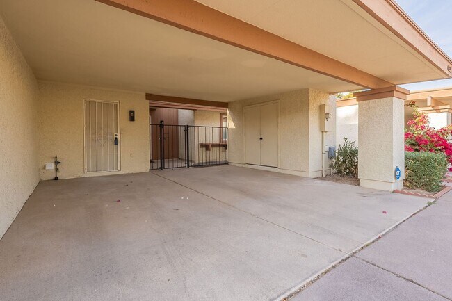 Foto del edificio - Fresh & Clean Townhome in North Phx!
