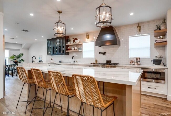 Building Photo - 4 br, 3.5 bath House - 12646 Albers St