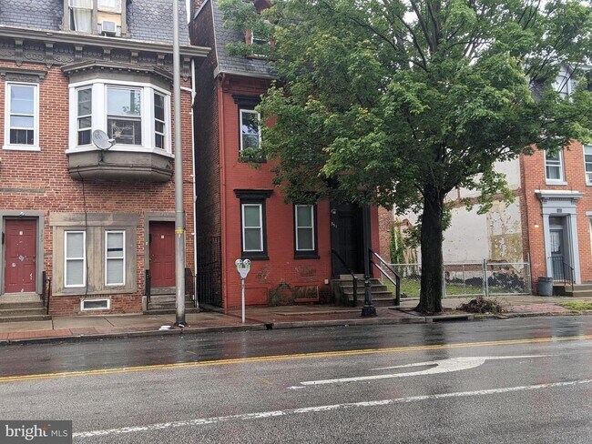 Building Photo - 351 S George St