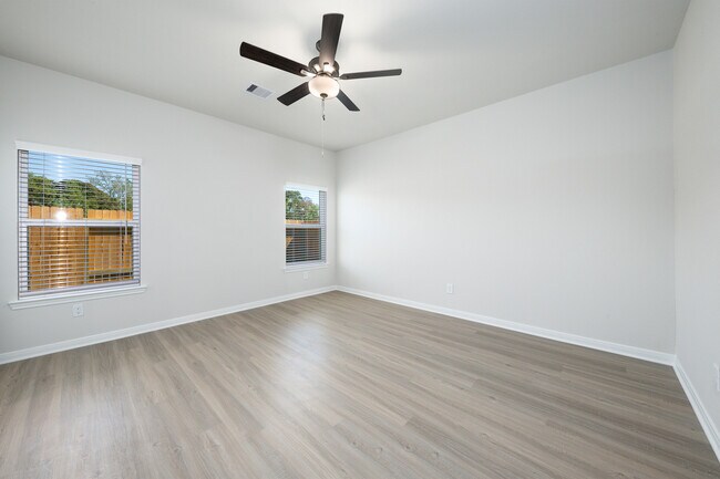 Foto del edificio - 15474 Maple Ter Dr
