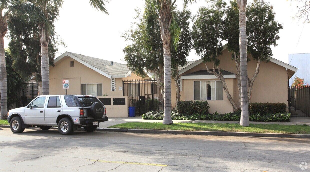 Primary Photo - 233-243 Olive Ave