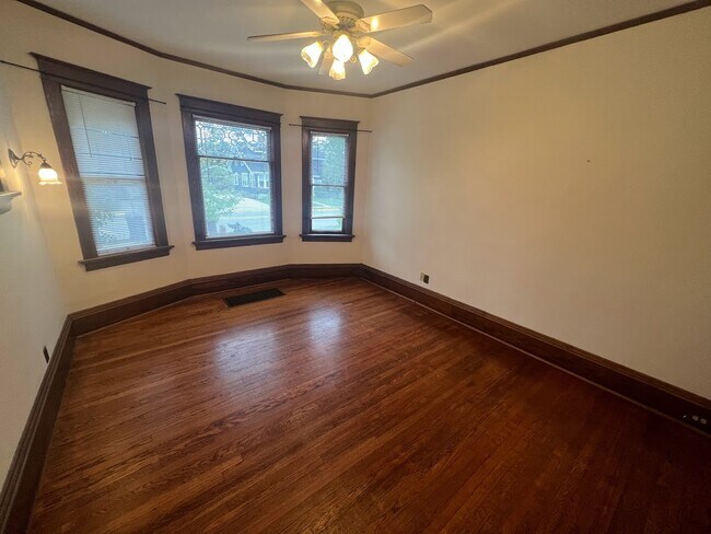 Foto del edificio - 127 N Main St
