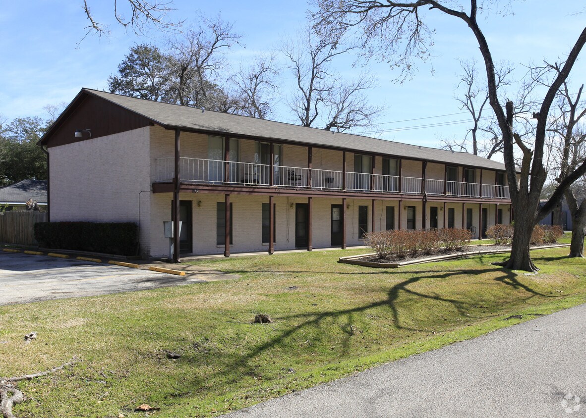 Primary Photo - 122 N Iowa Ave