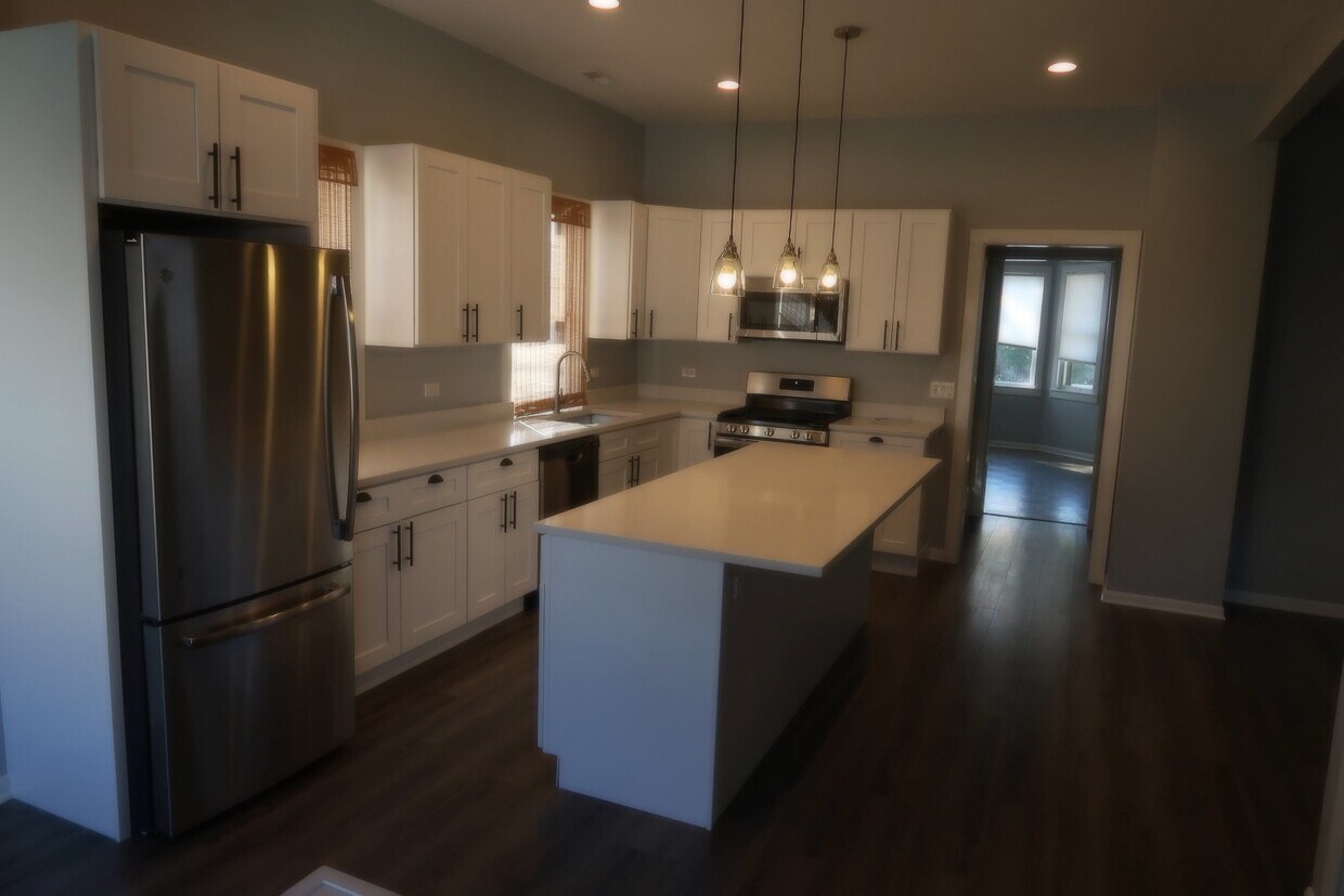 Primary Photo - 3615 North Ravenswood Avenue Apt #1, South...