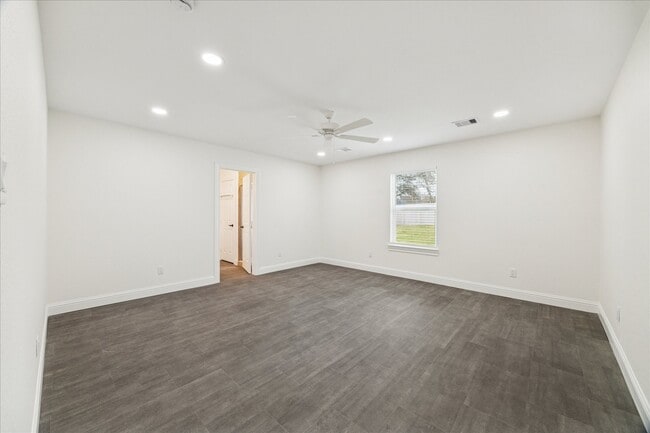 Foto del edificio - 30731 Martens Rd