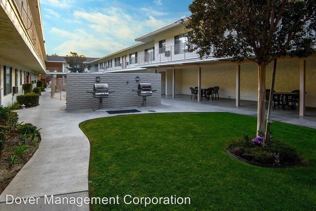 Foto del edificio - 15527 Woodruff Ave