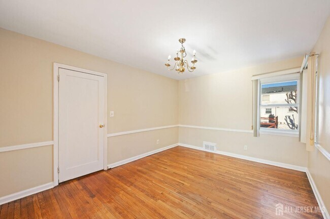 Foto del edificio - 298 Newark Ave