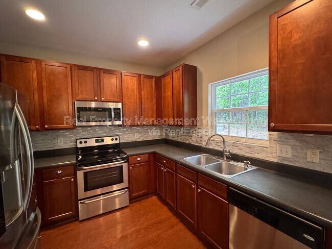 Foto del edificio - 912 Spring Meadow Dr
