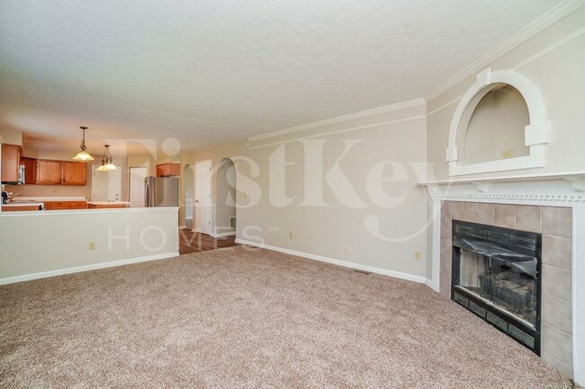 Building Photo - 81 Roxbury Dr