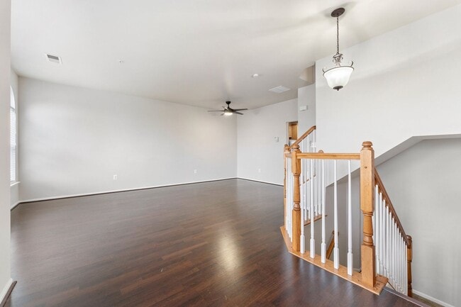 Building Photo - Commuter's Dream! Stylish 3-Bedroom Condo ...