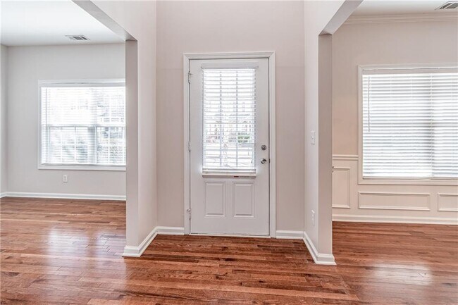 Foto del edificio - 2849 Suttonwood Way NE