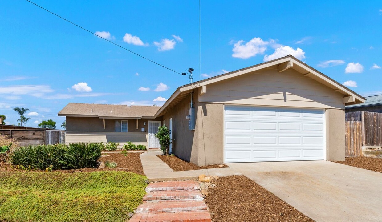 Foto principal - Gorgeous remodeled 3bd 2 bath home availab...