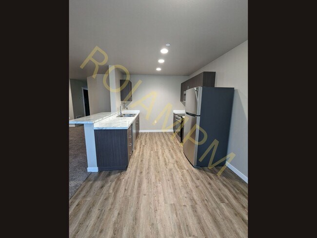 Interior Photo - 1215 South Eisenhower Street