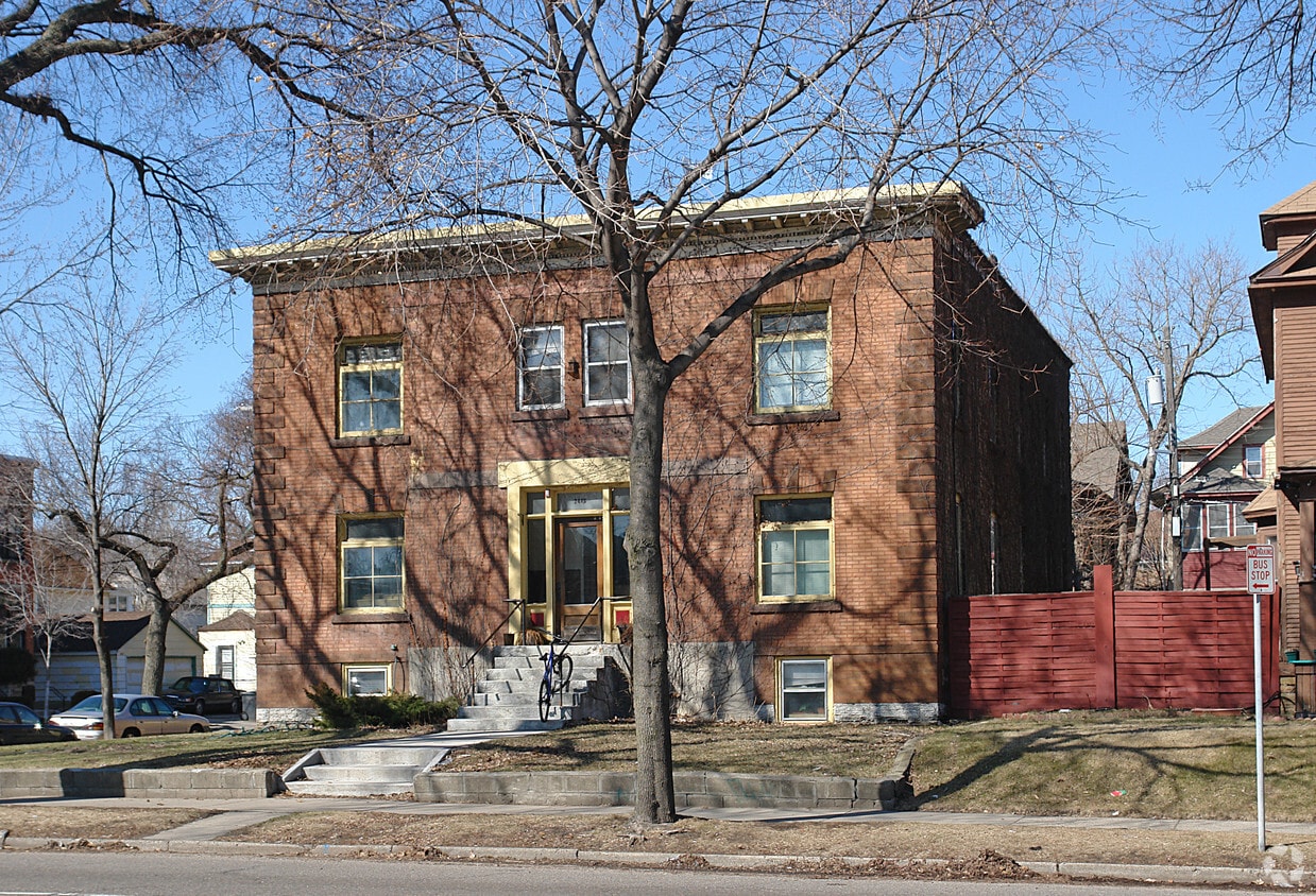 Building Photo - 2448 Lyndale Ave S