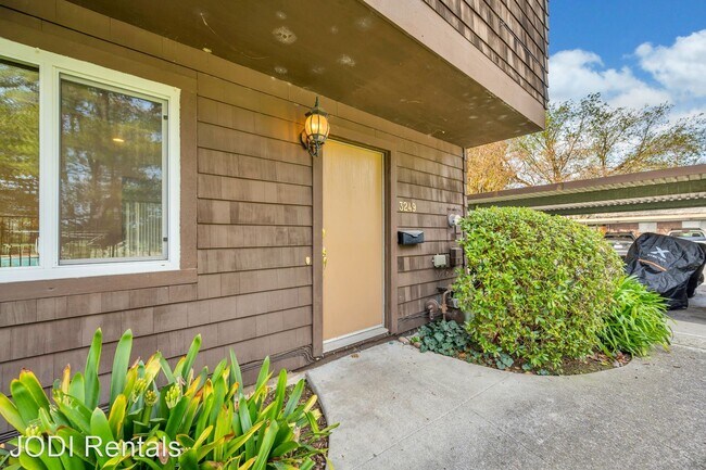 Building Photo - 4 br, 2.5 bath House - 3249 Marlene Drive