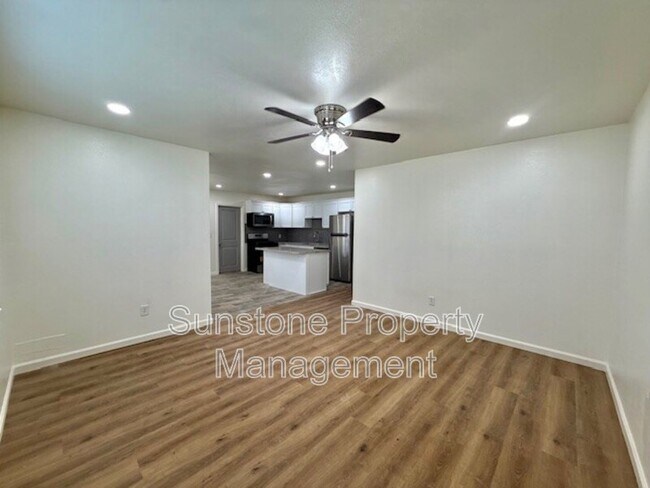 Foto del edificio - 305 N Dogwood St