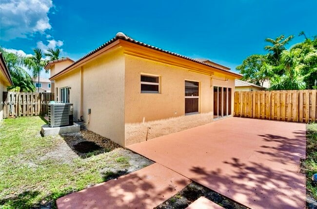 Foto del edificio - 8766 SW 213th Ter