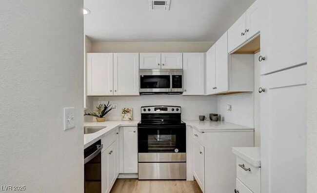 Building Photo - 5600 Orchard Ln