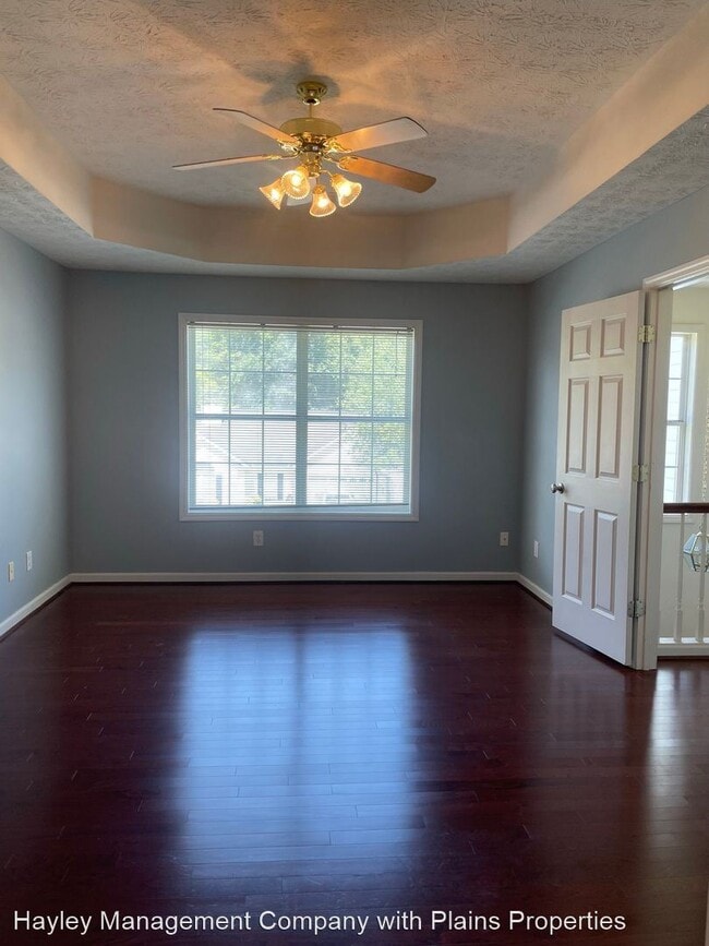 Building Photo - 3 br, 2.5 bath House - 1053 Birch Cir