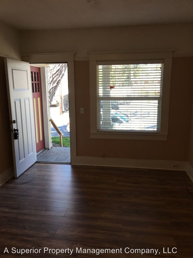 Building Photo - Studio, 1 bath House - 536 NW Sisemore 1