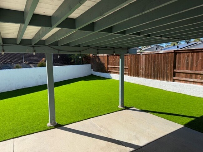 Building Photo - 3 bedroom/2 bath single family home for lease