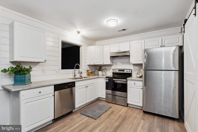 Building Photo - 4506 Luau Ct
