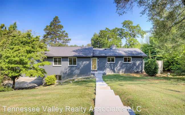 Foto del edificio - 5 br, 3 bath House - 5431 Yosemite Trail