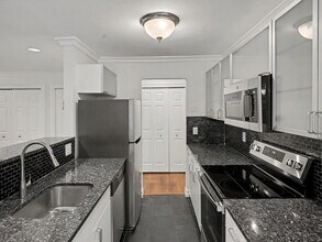 Building Photo - 180 Glenbrook Rd
