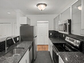 Building Photo - 180 Glenbrook Rd