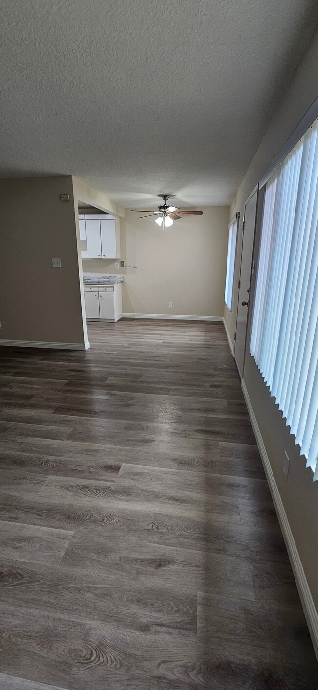 Building Photo - Puerta Madera