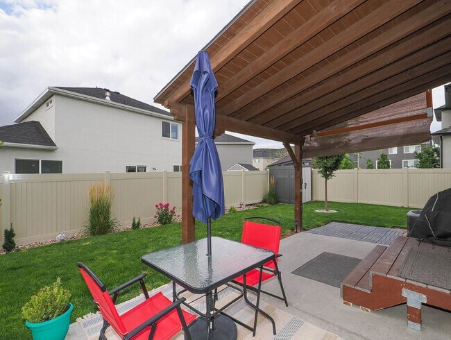 Building Photo - Beautiful Home in Eagle Mountain