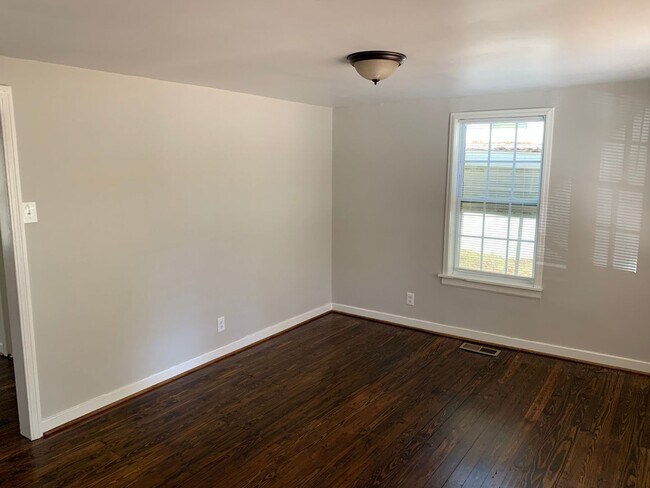 Building Photo - MOVE IN SPECIAL! First Month Free with a 1...