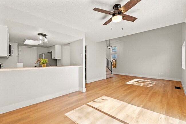 Building Photo - Newly updated 3 bedroom 2 1/2 bath in Sparks